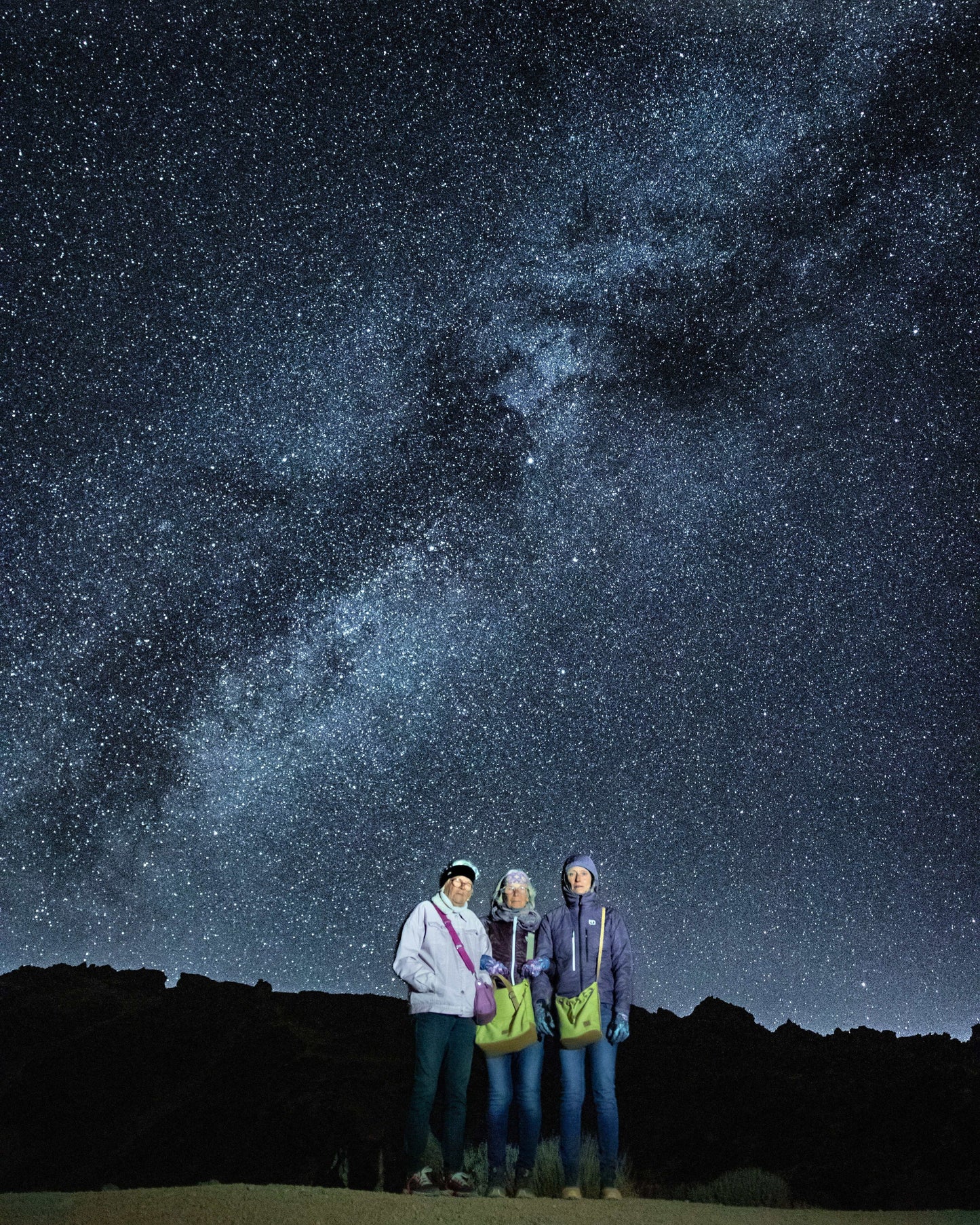 Observación nocturna de estrellas en el Parque Nacional del Teide con telescopios profesionales y guías expertos